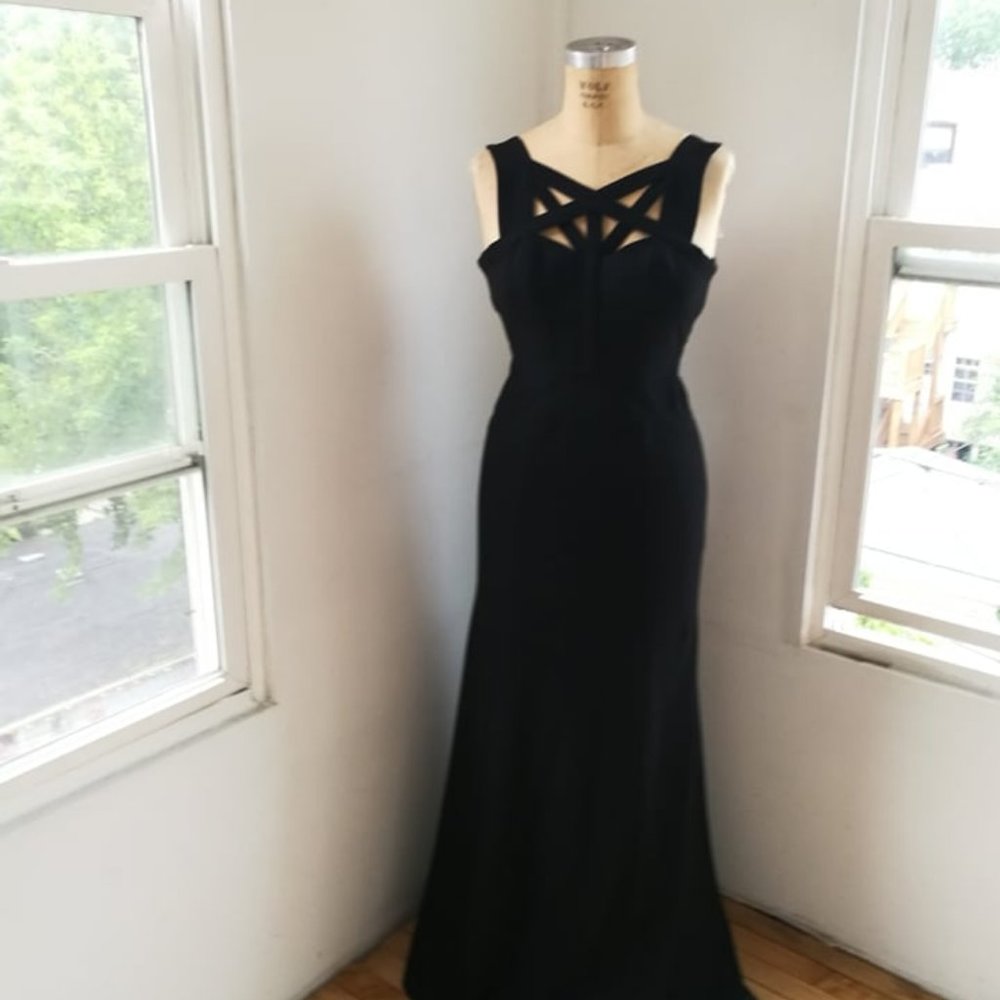 BCBGMaxAzria Black crepe Cutout mermaid size 0